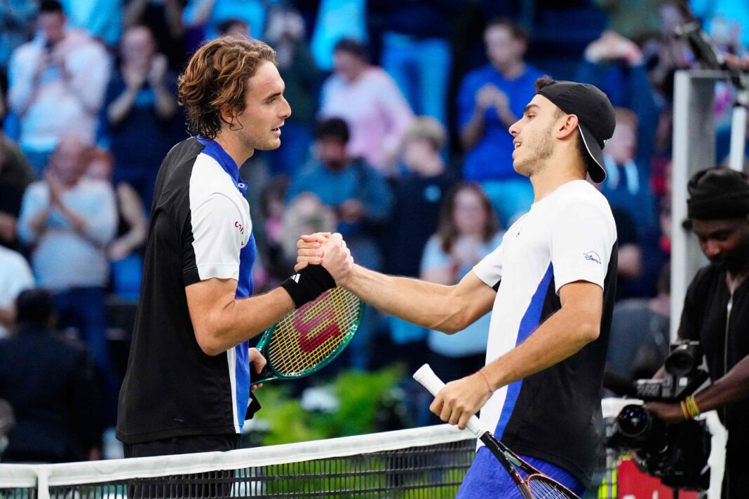 francisco-cerundolo-cayo-en-tres-sets-contra-el-griego-stefanos-tsitsipas-en-el-masters-1000-de-paris