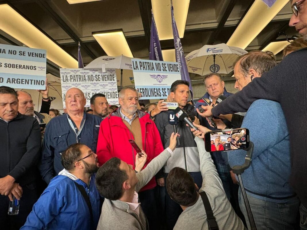 javier-milei-y-la-tension-en-aerolineas-argentinas,-en-vivo